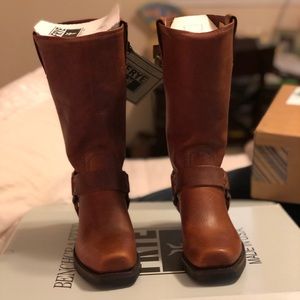 Frye Harness 12R Cognac